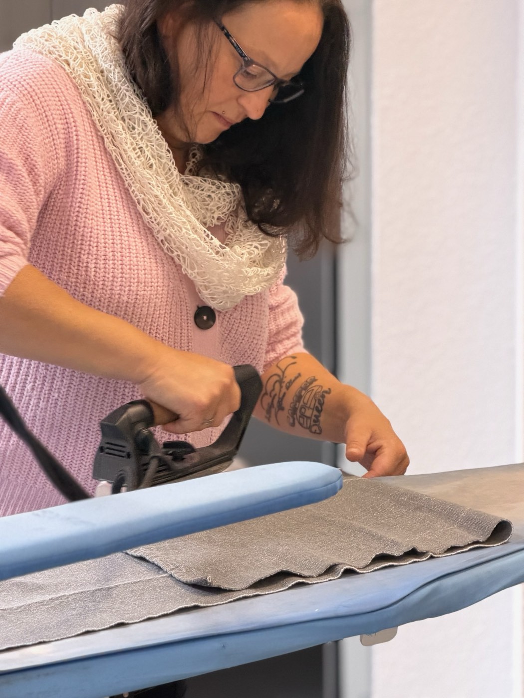Bügelservice von Hand im SB Waschsalon Bremerhaven